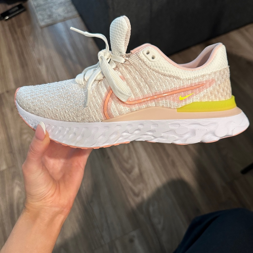 NIKE WOMENS REACT INFINITY 3 RUNNING SHOES in light pink / green color